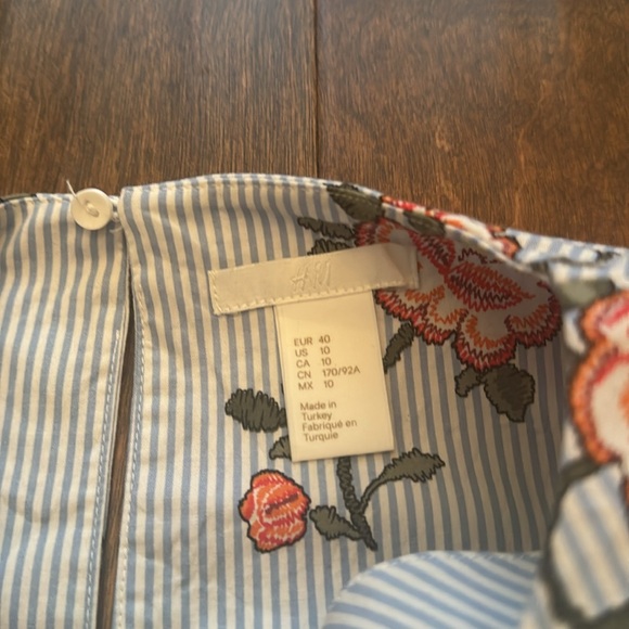 NWOT H&M Ruffled Blouse - Natural White/Floral - size 10 - Picture 2 of 5